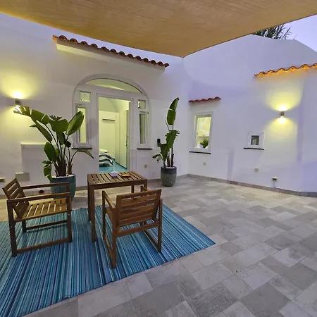 Guest house Chiaia Di Rose &